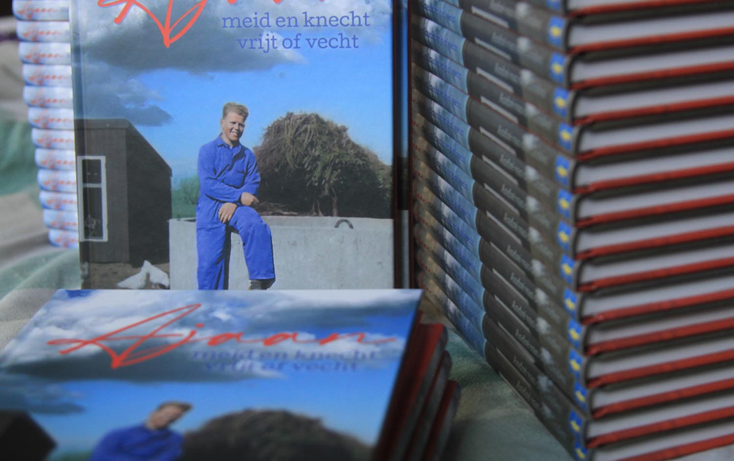 Ajaan, meid en knecht, vrijt of vecht